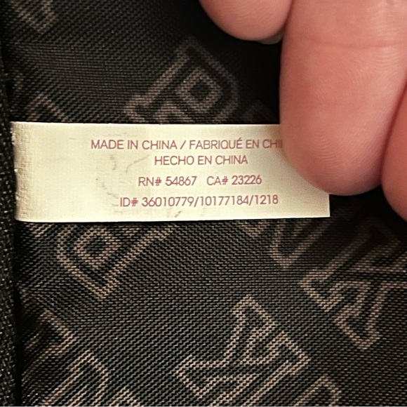 VS PINK RARE HTF 2018 HARD PLASTIC SHELL BLACK/WHITE LOGO ROLLING SUITCASE. - Picture 10 of 16